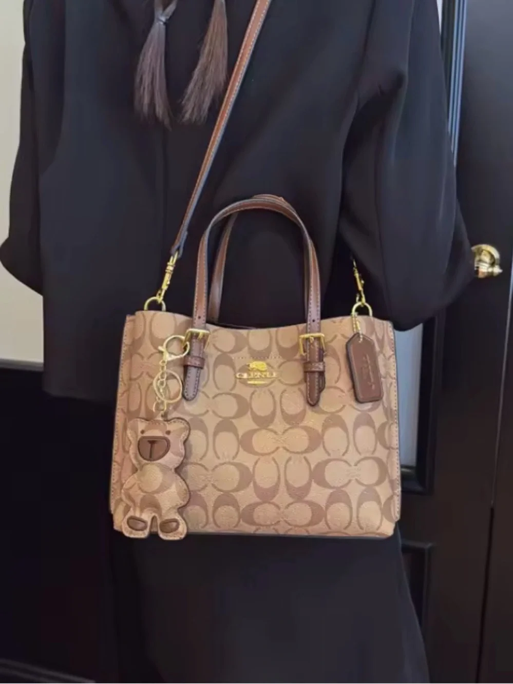 Brown vegan leather Tote Bag with Teddy Charm - Picture 7 of 8